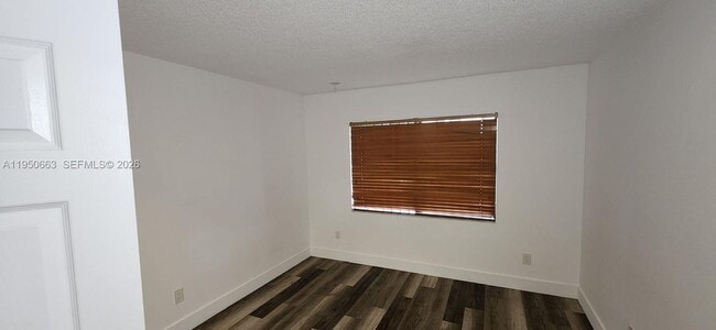 6540 W 26th Dr in Hialeah, FL - Building Photo - Building Photo