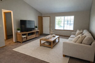 904 Speyers Rd in Selah, WA - Building Photo