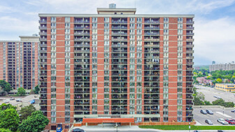 430 Mcmurchy Av S in Brampton, ON - Building Photo
