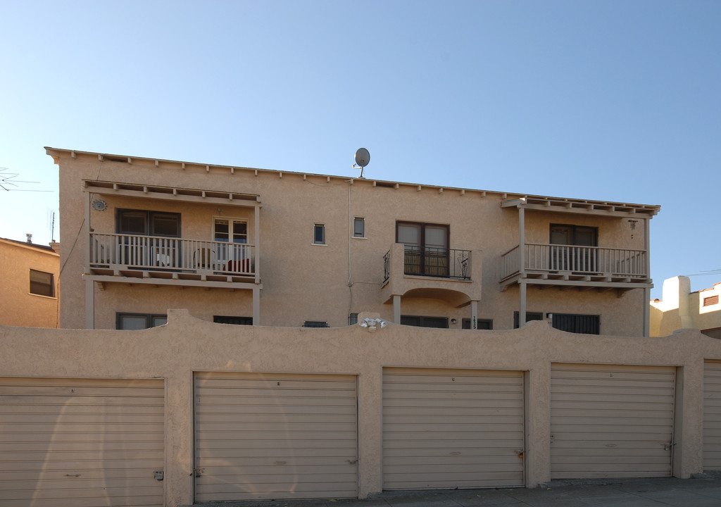 1023 W 10th St in San Pedro, CA - Building Photo