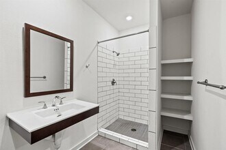 6700 Menchaca Rd in Austin, TX - Building Photo - Building Photo