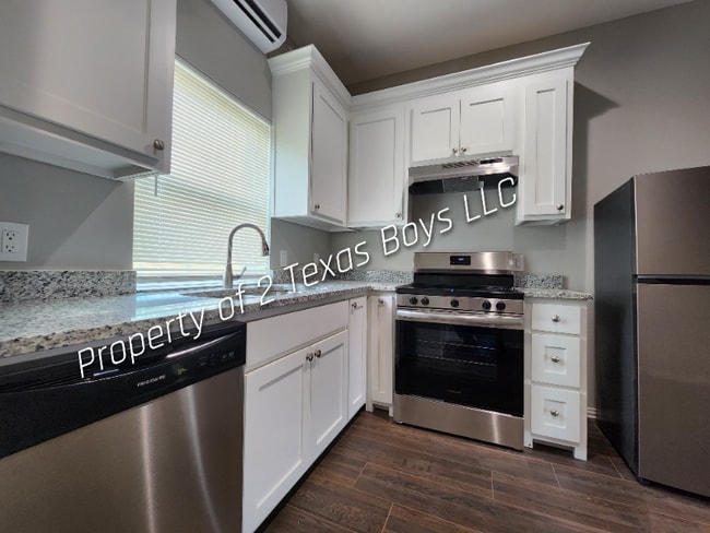 101 N Pecan St in Leonard, TX - Building Photo - Building Photo