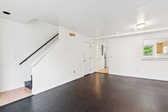 16 Byington Pl in Norwalk, CT - Building Photo - Building Photo