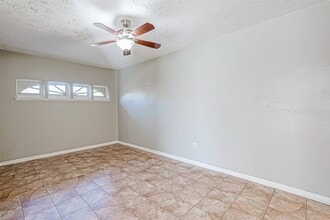 5105 Beaver Hollow Dr in Houston, TX - Building Photo - Building Photo