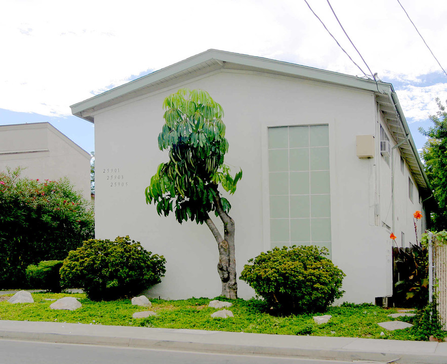 25905 Walnut St in Lomita, CA - Building Photo