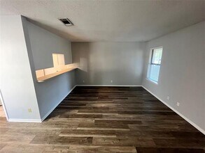 906 N Austin St in Denton, TX - Building Photo - Building Photo