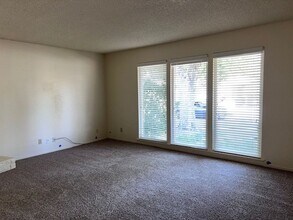 2 Ripple Ct in Sacramento, CA - Building Photo - Building Photo