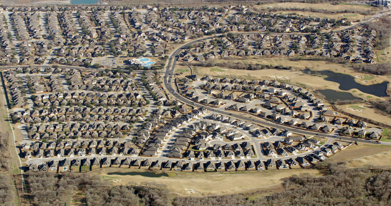 Shadowglen in Manor, TX - Building Photo