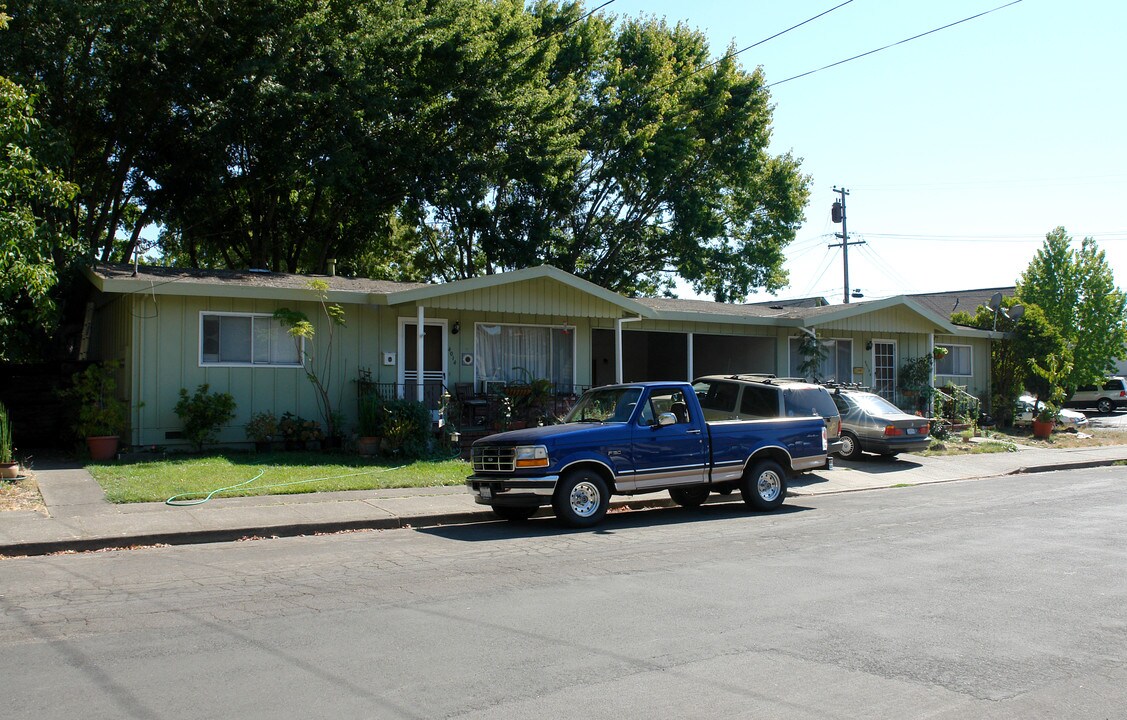 4010 Princeton Dr in Santa Rosa, CA - Building Photo