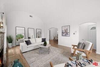 205 S Hamel Dr in Beverly Hills, CA - Foto de edificio - Building Photo