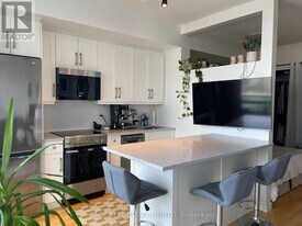 281 Mutual St in Toronto, ON - Building Photo