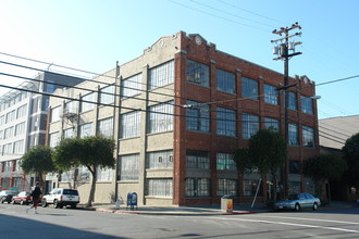 4th Street Lofts in Oakland, CA - Building Photo - Primary Photo