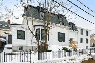 10 Marion St in Medford, MA - Building Photo - Building Photo