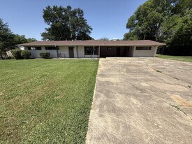 505 N Florence St in Grand Saline, TX - Building Photo