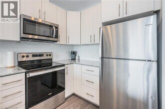 104 Garment St in Kitchener, ON - Building Photo - Building Photo