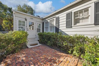 1815 E Central Blvd in Orlando, FL - Building Photo - Building Photo