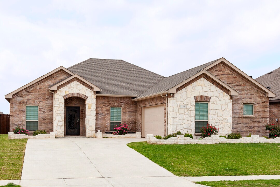 325 Ginger Ave in Anna, TX - Building Photo