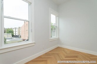 461 Massachusetts Ave, Unit 8 in Boston, MA - Foto de edificio - Building Photo