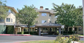 Columbus Estates in Bakersfield, CA - Building Photo