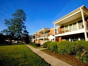 Princeton Lakeview Apartments in Princeton, NJ - Building Photo - Building Photo