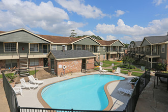 Forest Gate Apartments in Huntsville, TX - Building Photo - Building Photo