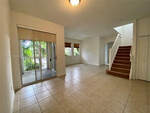 10242 NW 7th St in Miami, FL - Building Photo - Building Photo