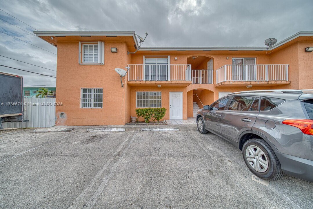 407 E 30th St-Unit -A-103 in Hialeah, FL - Building Photo