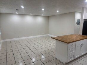 2269 NW 52nd Ct in Fort Lauderdale, FL - Building Photo - Building Photo