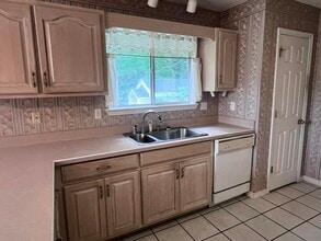 395 Lake Holley Cir in Defuniak Springs, FL - Building Photo - Building Photo