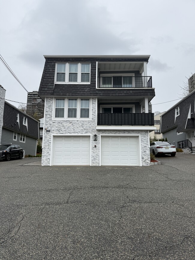 1276 River Rd, Unit 2