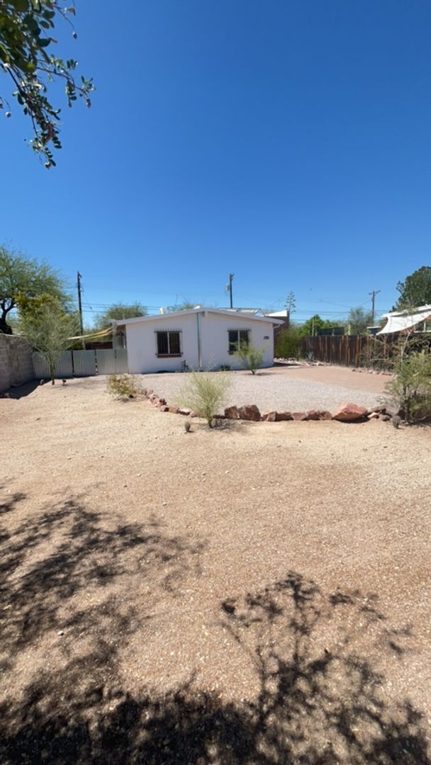 1150 E Waverly St in Tucson, AZ - Building Photo - Building Photo