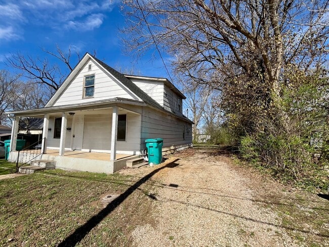 17-17A E Washington St in Sullivan, MO - Building Photo - Building Photo