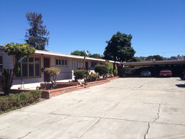 1446 Plaza Dr in San Leandro, CA - Building Photo