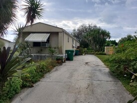 15483 Lime Dr in Punta Gorda, FL - Building Photo