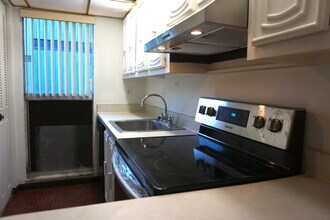 705 SW 75th St, Unit 202 in Gainesville, FL - Building Photo - Building Photo