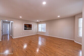 157 Tulip Ln in Freehold, NJ - Foto de edificio - Building Photo