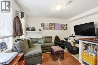 22 Spring Creek Dr in Waterdown, ON - Building Photo - Building Photo