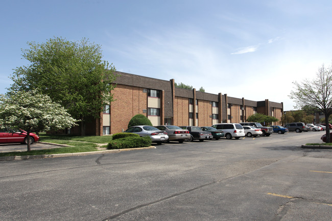 Burton Place Apartments in Joliet, IL - Building Photo - Building Photo