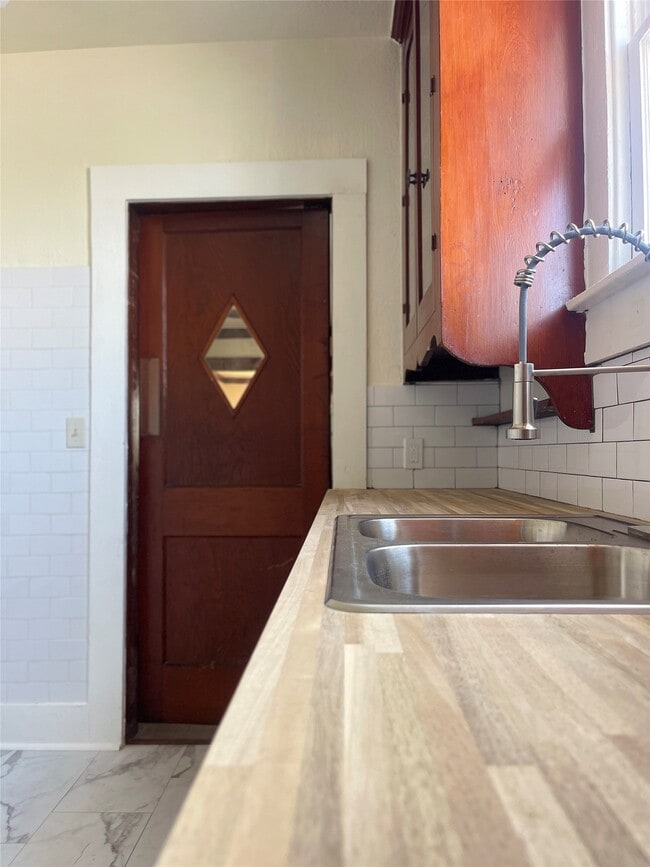 property at 1402 Winnie St