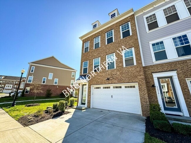 42961 Running Creek Square in Leesburg, VA - Building Photo - Building Photo