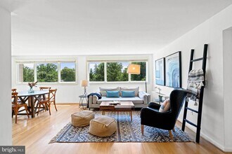 4720 Chevy Chase Dr in Chevy Chase, MD - Building Photo - Building Photo