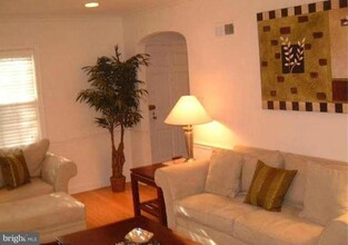 4535 46th St NW in Washington, DC - Foto de edificio - Building Photo