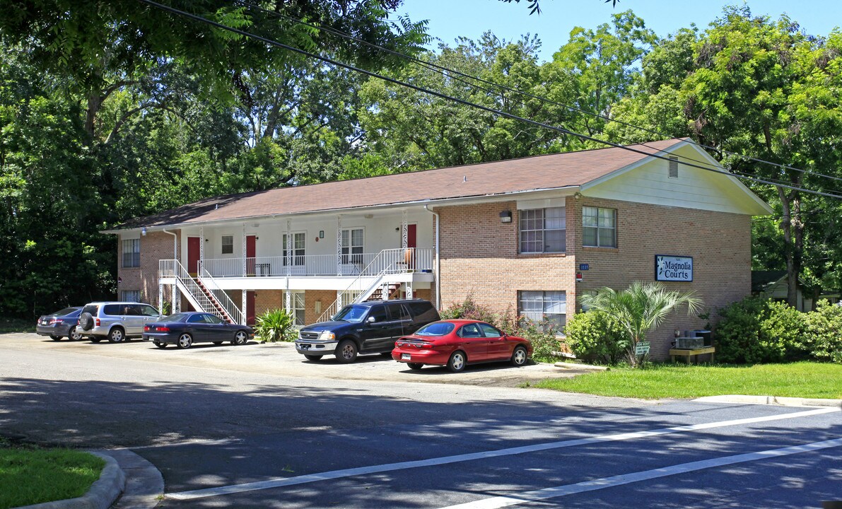 Magnolia Courts in Tallahassee, FL - Foto de edificio