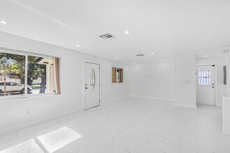 2901 SW 92nd Ave in Miami, FL - Building Photo - Building Photo