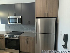 199 Gardner St in Boston, MA - Foto de edificio - Building Photo