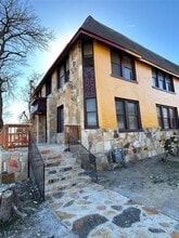 2260 Hemphill St in Fort Worth, TX - Foto de edificio - Building Photo