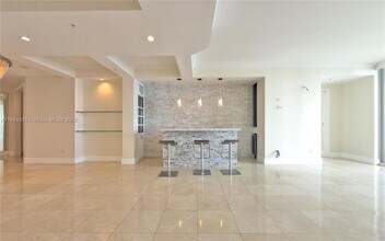 848 Brickell Key Dr in Miami, FL - Building Photo - Building Photo