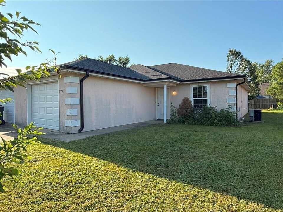 2224 W Roselawn St in Rogers, AR - Building Photo