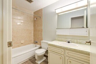 Pamela Manor in Medicine Hat, AB - Building Photo - Building Photo