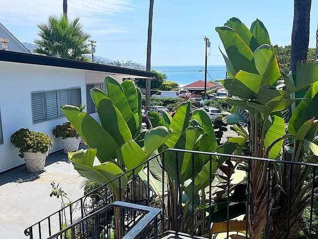 250 Cliff Dr in Laguna Beach, CA - Foto de edificio - Building Photo